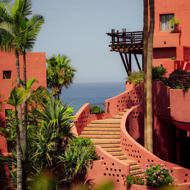 Family terraces and cafés for calm evenings in London